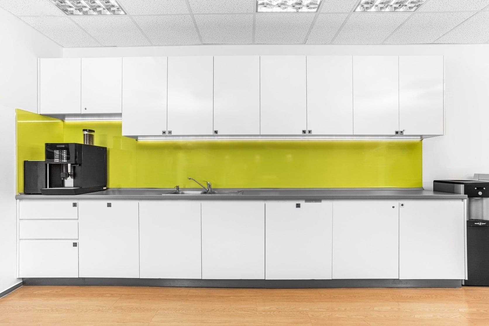 Pronájem kanceláře 75 m², Dělnická, Praha, Praha Pronájem kanceláře 75 m², Dělnická, Praha, Praha