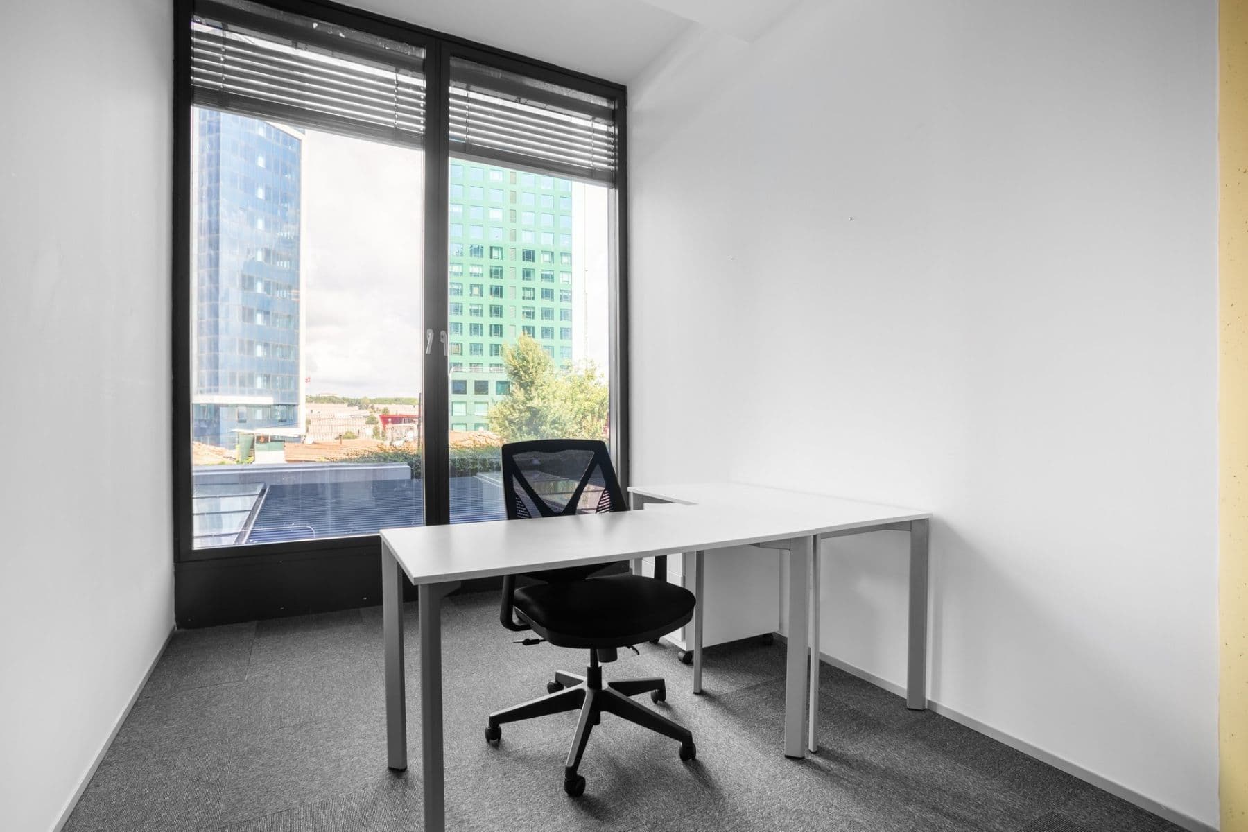 Pronájem kanceláře 50 m², Dělnická, Praha, Praha Pronájem kanceláře 50 m², Dělnická, Praha, Praha