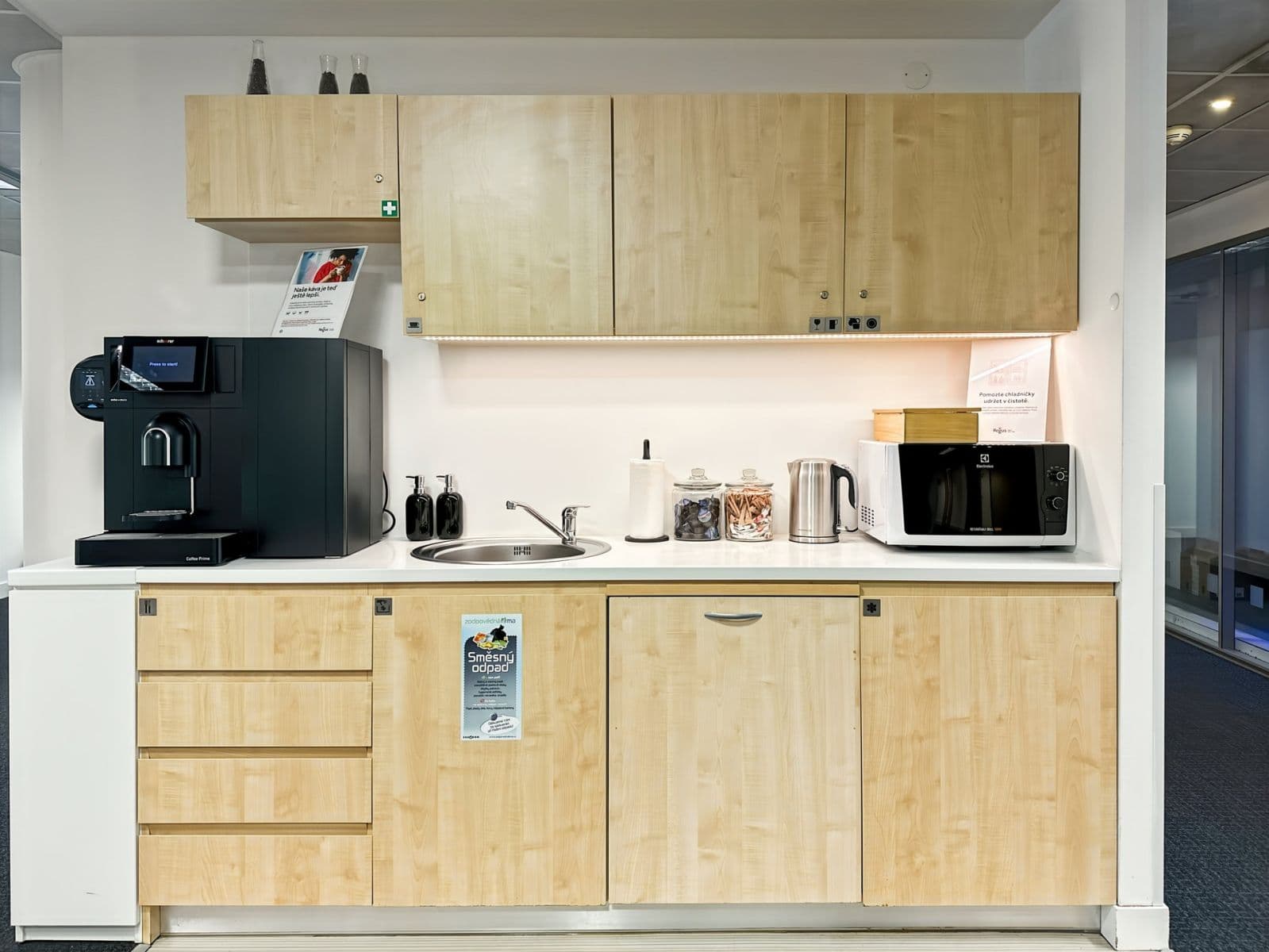 Pronájem kanceláře 75 m², Nádražní, Praha, Praha Pronájem kanceláře 75 m², Nádražní, Praha, Praha